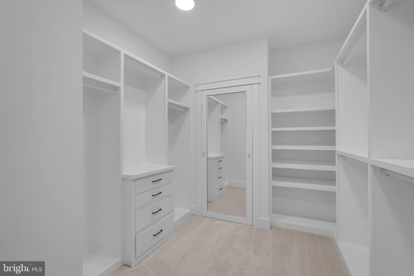 VIENNA, Virginia 22180, 6 Bedrooms Bedrooms, 25 Rooms Rooms,6 BathroomsBathrooms,Residential,For sale,VAFX2261766 MLS # VAFX2261766