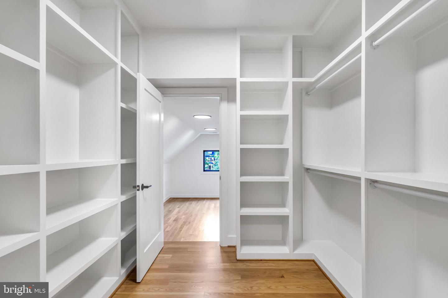 VIENNA, Virginia 22180, 6 Bedrooms Bedrooms, 25 Rooms Rooms,6 BathroomsBathrooms,Residential,For sale,VAFX2261766 MLS # VAFX2261766