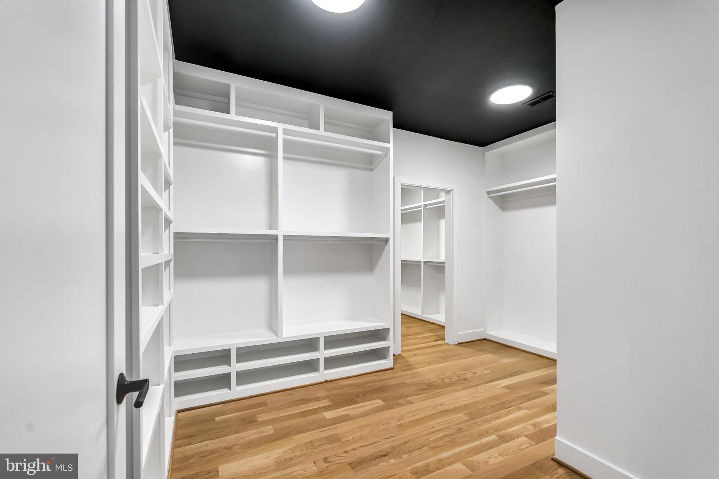 VIENNA, Virginia 22180, 6 Bedrooms Bedrooms, 25 Rooms Rooms,6 BathroomsBathrooms,Residential,For sale,VAFX2261766 MLS # VAFX2261766