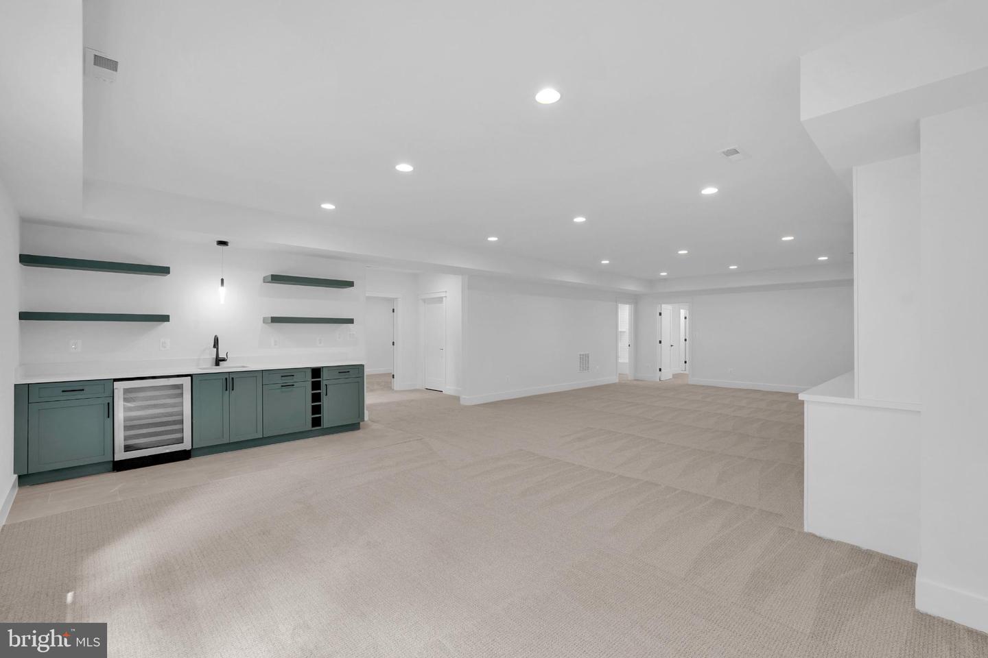 VIENNA, Virginia 22180, 6 Bedrooms Bedrooms, 25 Rooms Rooms,6 BathroomsBathrooms,Residential,For sale,VAFX2261766 MLS # VAFX2261766