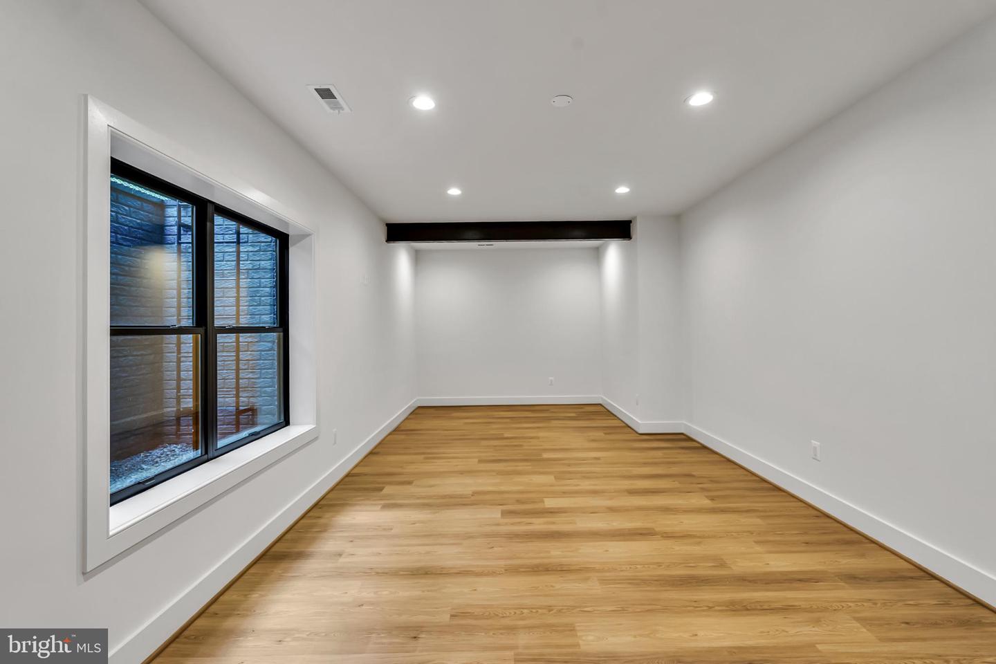 VIENNA, Virginia 22180, 6 Bedrooms Bedrooms, 25 Rooms Rooms,6 BathroomsBathrooms,Residential,For sale,VAFX2261766 MLS # VAFX2261766