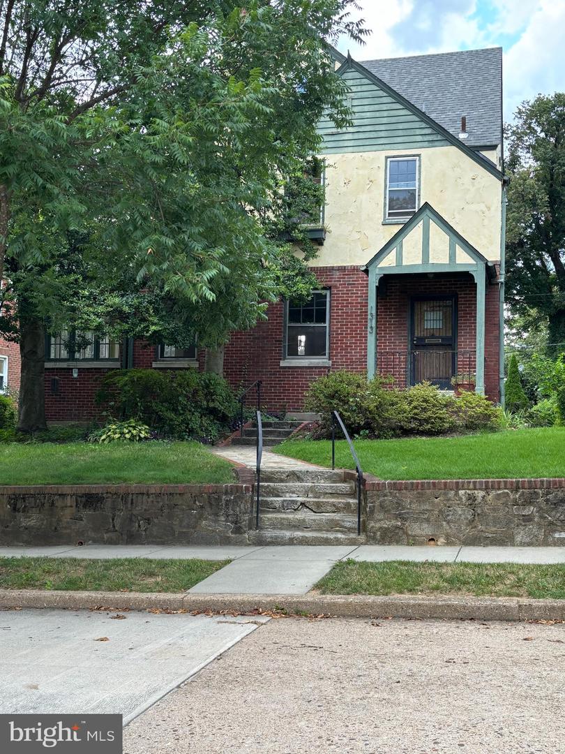 WASHINGTON, District Of Columbia 20012, 4 Bedrooms Bedrooms, ,2 BathroomsBathrooms,Residential,For sale,DCDC2215698 MLS # DCDC2215698