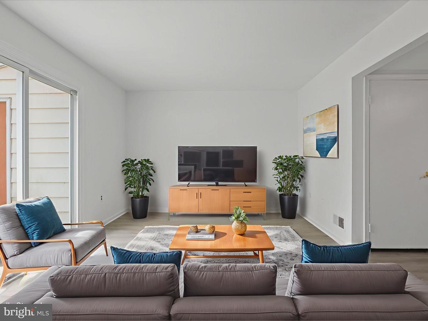 7505 BOSBURY CT, MANASSAS, Virginia 20111, 3 Bedrooms Bedrooms, 8 Rooms Rooms,1 BathroomBathrooms,Residential,For sale,7505 BOSBURY CT,VAPW2106712 MLS # VAPW2106712