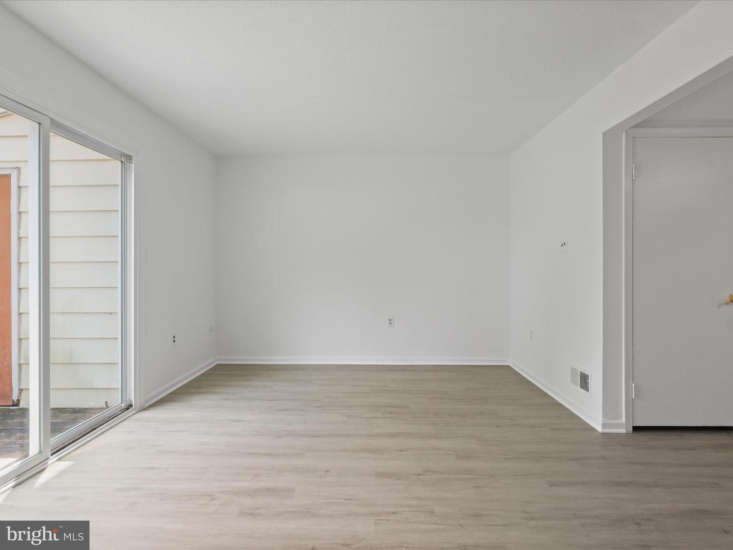 7505 BOSBURY CT, MANASSAS, Virginia 20111, 3 Bedrooms Bedrooms, 8 Rooms Rooms,1 BathroomBathrooms,Residential,For sale,7505 BOSBURY CT,VAPW2106712 MLS # VAPW2106712