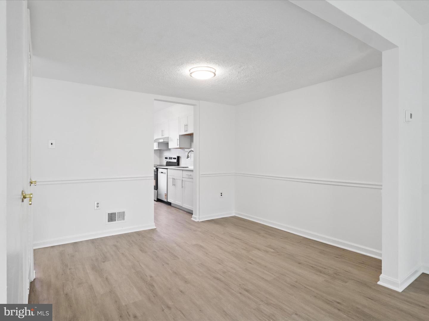 7505 BOSBURY CT, MANASSAS, Virginia 20111, 3 Bedrooms Bedrooms, 8 Rooms Rooms,1 BathroomBathrooms,Residential,For sale,7505 BOSBURY CT,VAPW2106712 MLS # VAPW2106712