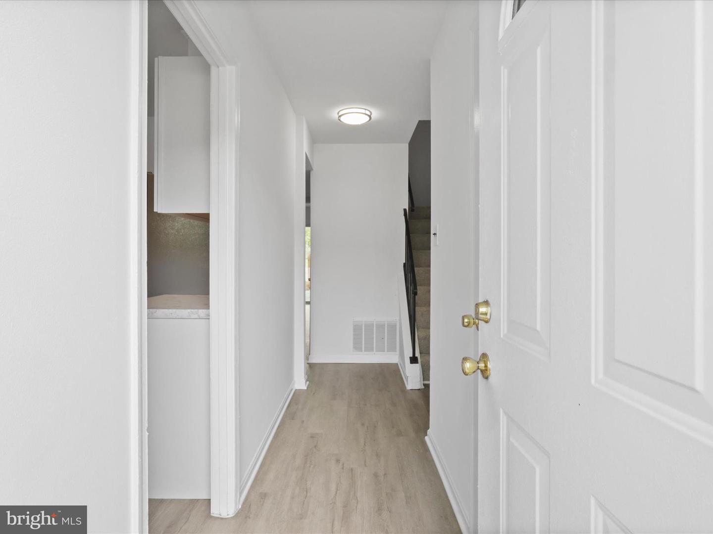 7505 BOSBURY CT, MANASSAS, Virginia 20111, 3 Bedrooms Bedrooms, 8 Rooms Rooms,1 BathroomBathrooms,Residential,For sale,7505 BOSBURY CT,VAPW2106712 MLS # VAPW2106712