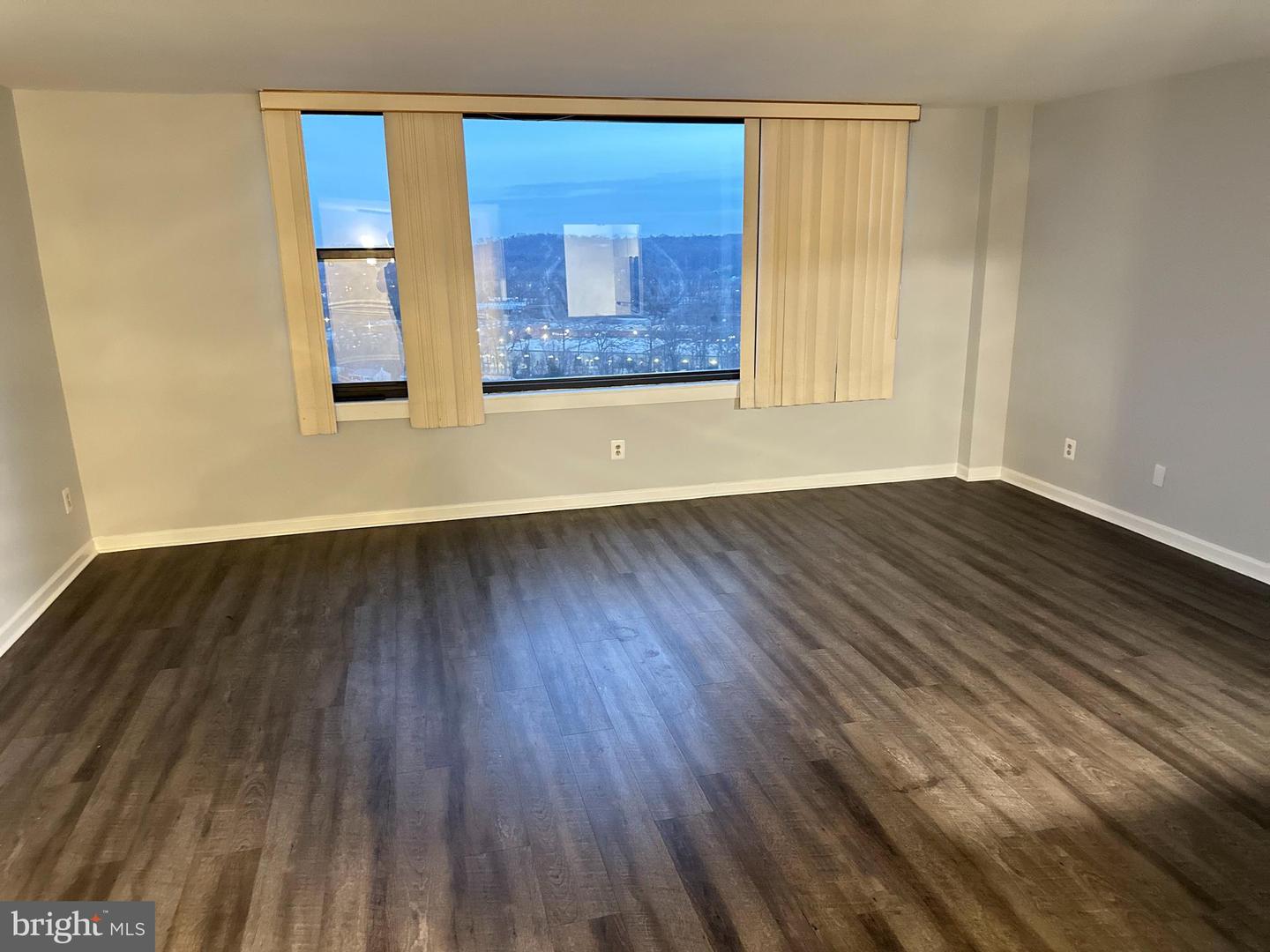 4600 DUKE ST #1613, ALEXANDRIA, Virginia 22304, 2 Bedrooms Bedrooms, ,1 BathroomBathrooms,Residential,For sale,4600 DUKE ST #1613,VAAX2051250 MLS # VAAX2051250