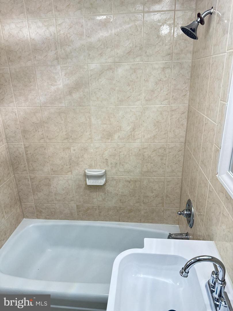 4600 DUKE ST #1613, ALEXANDRIA, Virginia 22304, 2 Bedrooms Bedrooms, ,1 BathroomBathrooms,Residential,For sale,4600 DUKE ST #1613,VAAX2051250 MLS # VAAX2051250
