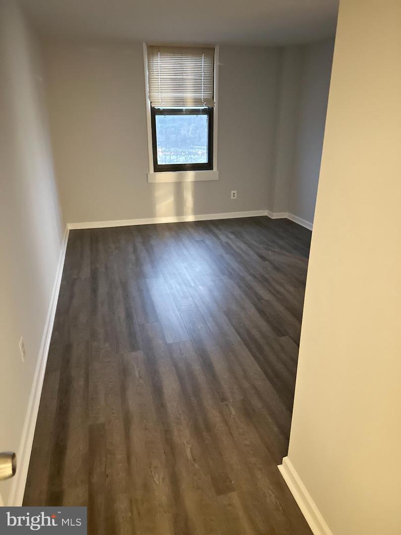 4600 DUKE ST #1613, ALEXANDRIA, Virginia 22304, 2 Bedrooms Bedrooms, ,1 BathroomBathrooms,Residential,For sale,4600 DUKE ST #1613,VAAX2051250 MLS # VAAX2051250