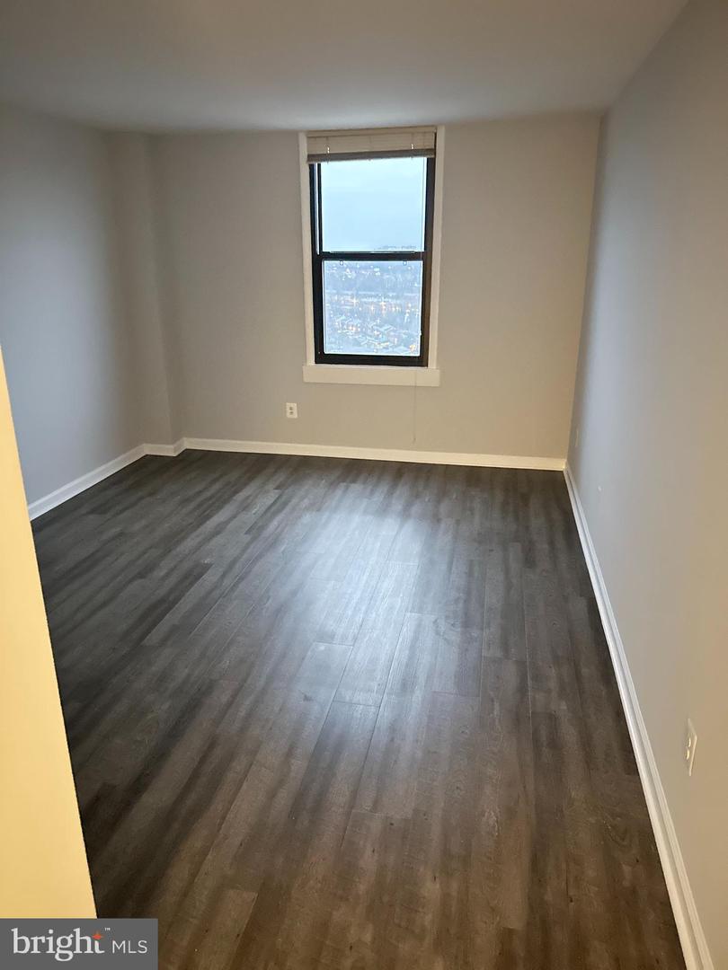 4600 DUKE ST #1613, ALEXANDRIA, Virginia 22304, 2 Bedrooms Bedrooms, ,1 BathroomBathrooms,Residential,For sale,4600 DUKE ST #1613,VAAX2051250 MLS # VAAX2051250