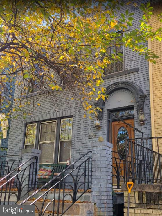 2714 WOODLEY PL NW, WASHINGTON, District Of Columbia 20008, 3 Bedrooms Bedrooms, ,3 BathroomsBathrooms,Residential,For sale,2714 WOODLEY PL NW,DCDC2230604 MLS # DCDC2230604