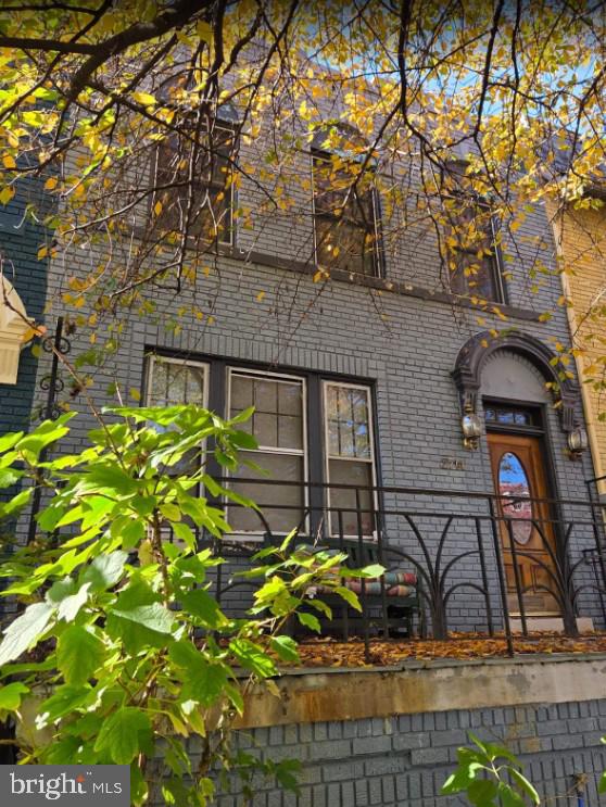 2714 WOODLEY PL NW, WASHINGTON, District Of Columbia 20008, 3 Bedrooms Bedrooms, ,3 BathroomsBathrooms,Residential,For sale,2714 WOODLEY PL NW,DCDC2230604 MLS # DCDC2230604