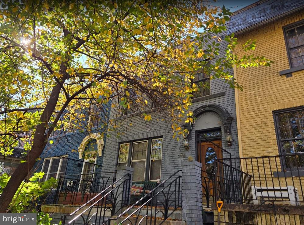2714 WOODLEY PL NW, WASHINGTON, District Of Columbia 20008, 3 Bedrooms Bedrooms, ,3 BathroomsBathrooms,Residential,For sale,2714 WOODLEY PL NW,DCDC2230604 MLS # DCDC2230604