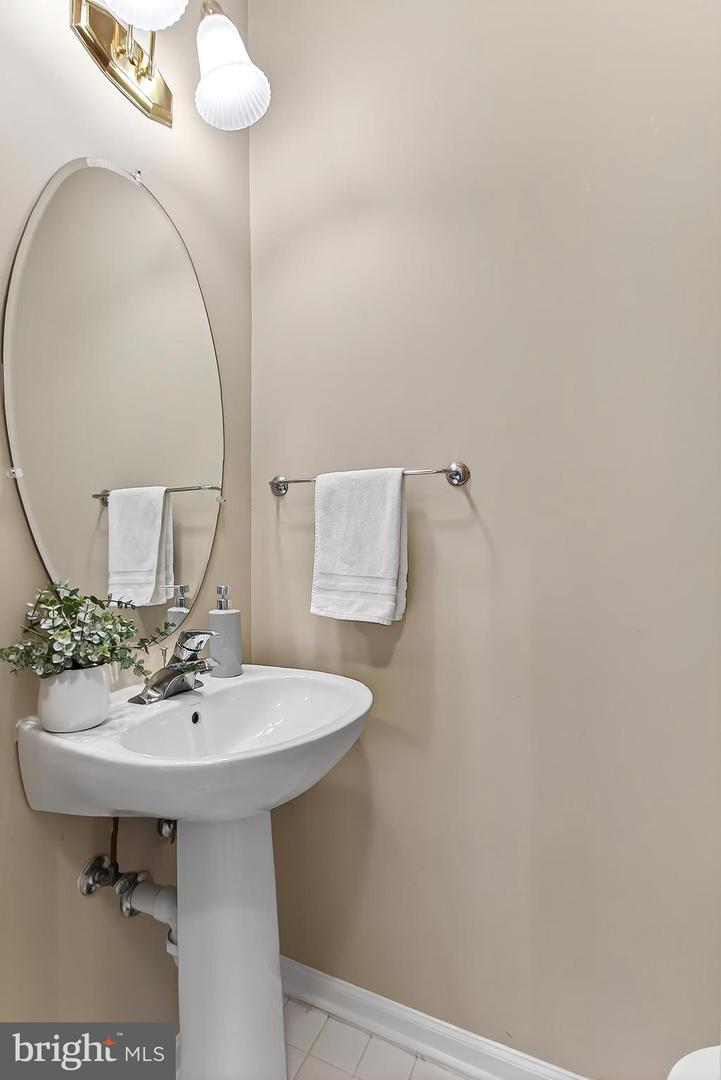 5432 SUMMER LEAF LN, ALEXANDRIA, Virginia 22312, 3 Bedrooms Bedrooms, ,3 BathroomsBathrooms,Residential,For sale,5432 SUMMER LEAF LN,VAFX2280300 MLS # VAFX2280300