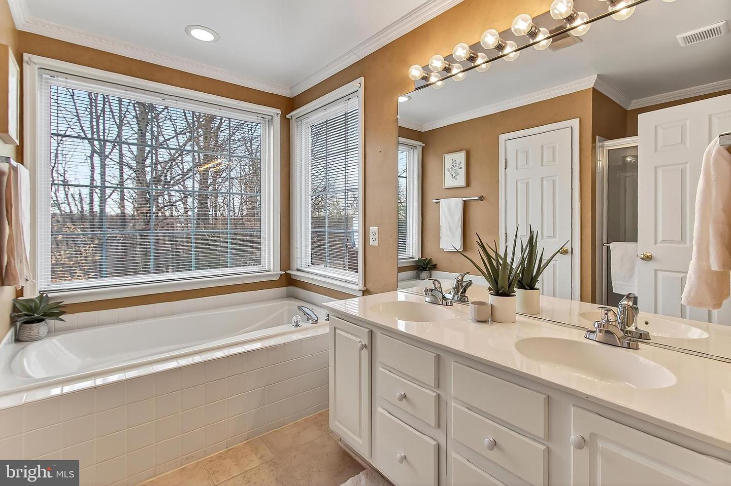 5432 SUMMER LEAF LN, ALEXANDRIA, Virginia 22312, 3 Bedrooms Bedrooms, ,3 BathroomsBathrooms,Residential,For sale,5432 SUMMER LEAF LN,VAFX2280300 MLS # VAFX2280300