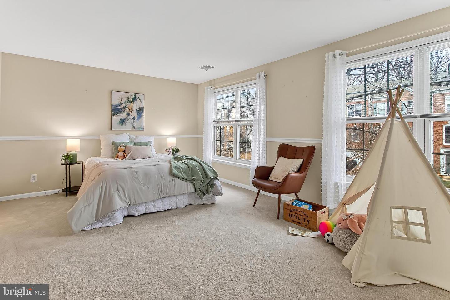 5432 SUMMER LEAF LN, ALEXANDRIA, Virginia 22312, 3 Bedrooms Bedrooms, ,3 BathroomsBathrooms,Residential,For sale,5432 SUMMER LEAF LN,VAFX2280300 MLS # VAFX2280300