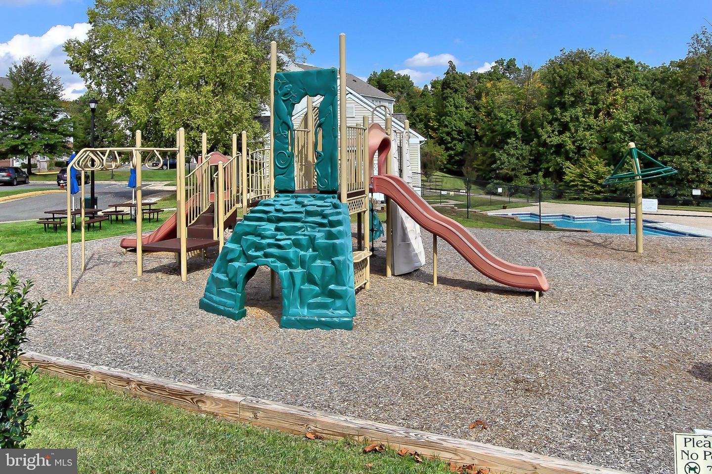 5432 SUMMER LEAF LN, ALEXANDRIA, Virginia 22312, 3 Bedrooms Bedrooms, ,3 BathroomsBathrooms,Residential,For sale,5432 SUMMER LEAF LN,VAFX2280300 MLS # VAFX2280300