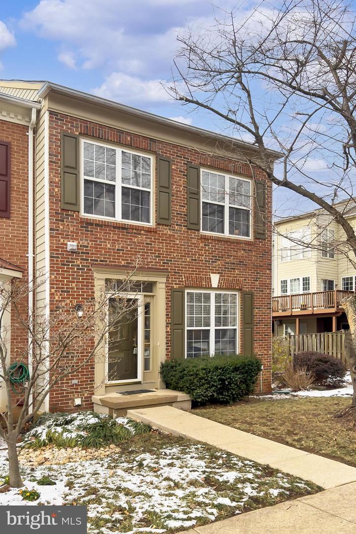 5432 SUMMER LEAF LN, ALEXANDRIA, Virginia 22312, 3 Bedrooms Bedrooms, ,3 BathroomsBathrooms,Residential,For sale,5432 SUMMER LEAF LN,VAFX2280300 MLS # VAFX2280300