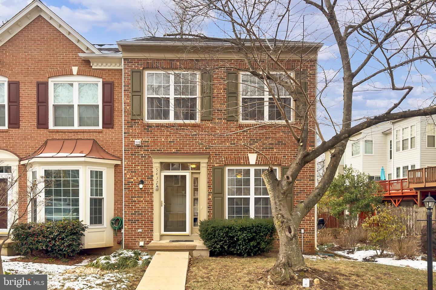 5432 SUMMER LEAF LN, ALEXANDRIA, Virginia 22312, 3 Bedrooms Bedrooms, ,3 BathroomsBathrooms,Residential,For sale,5432 SUMMER LEAF LN,VAFX2280300 MLS # VAFX2280300