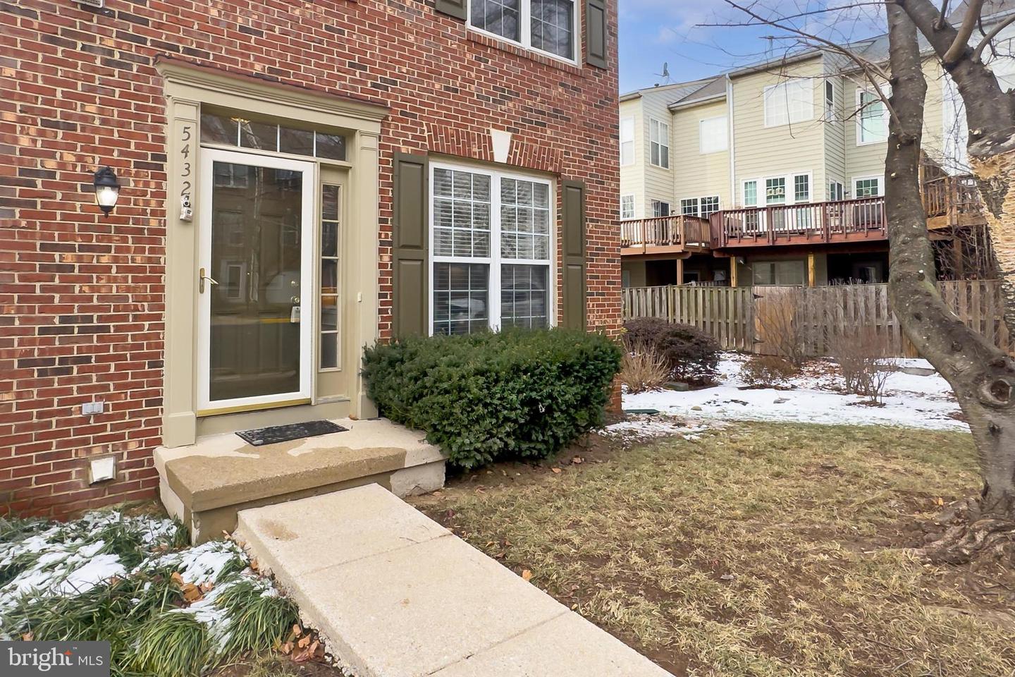 5432 SUMMER LEAF LN, ALEXANDRIA, Virginia 22312, 3 Bedrooms Bedrooms, ,3 BathroomsBathrooms,Residential,For sale,5432 SUMMER LEAF LN,VAFX2280300 MLS # VAFX2280300