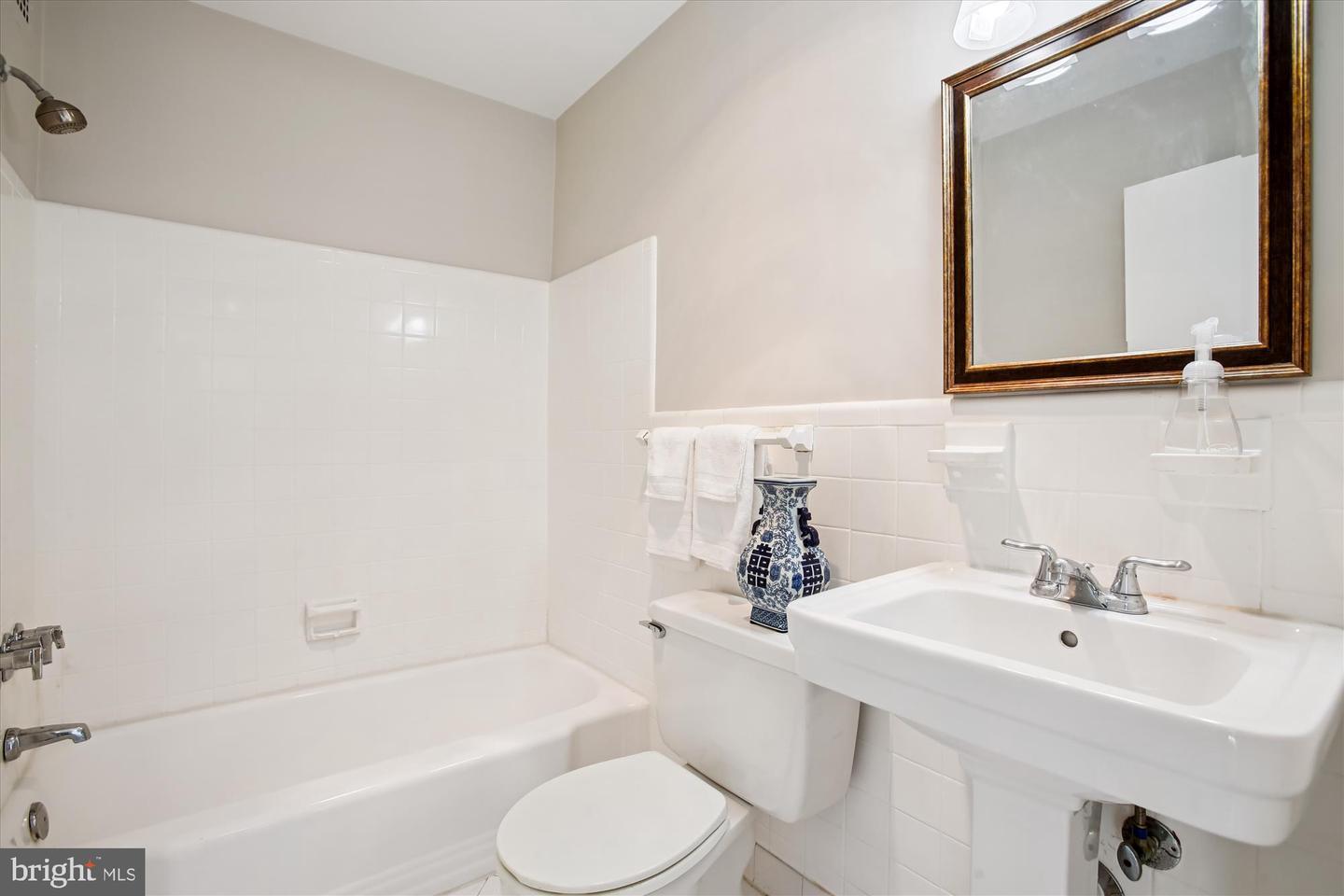 6641 WAKEFIELD DR #613, ALEXANDRIA, Virginia 22307, 2 Bedrooms Bedrooms, ,1 BathroomBathrooms,Residential,For sale,6641 WAKEFIELD DR #613,VAFX2280786 MLS # VAFX2280786