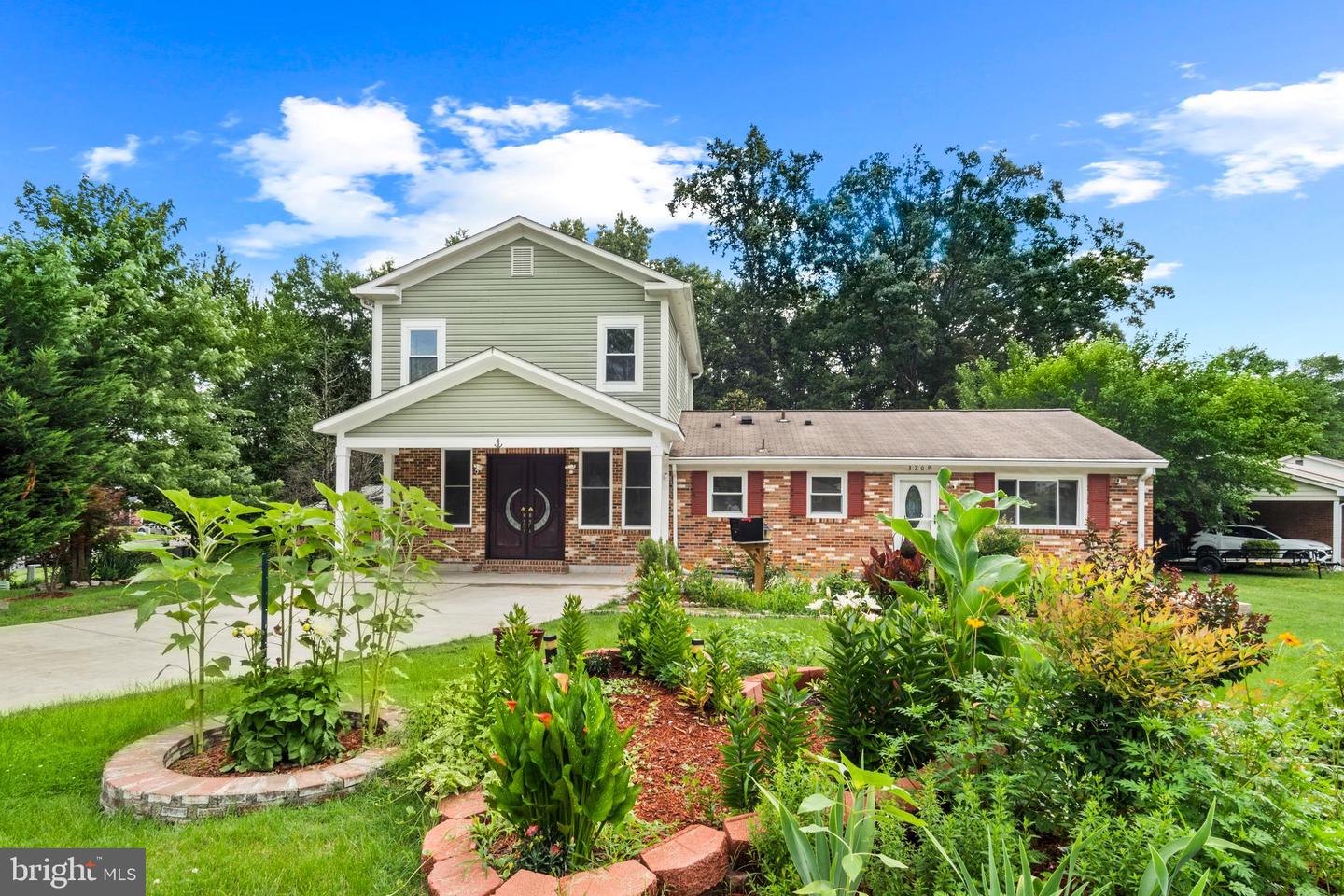 3709 FORESTDALE AVE, WOODBRIDGE, Virginia 22193, 6 Bedrooms Bedrooms, 6 Rooms Rooms,3 BathroomsBathrooms,Residential,For sale,3709 FORESTDALE AVE,VAPW2108590 MLS # VAPW2108590