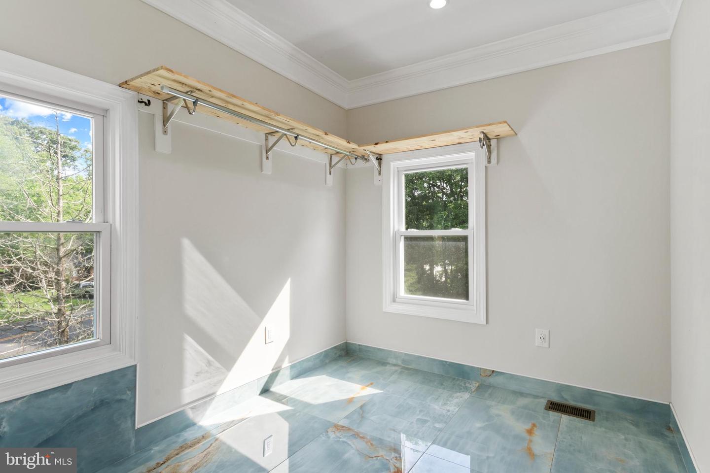 3709 FORESTDALE AVE, WOODBRIDGE, Virginia 22193, 6 Bedrooms Bedrooms, 6 Rooms Rooms,3 BathroomsBathrooms,Residential,For sale,3709 FORESTDALE AVE,VAPW2108590 MLS # VAPW2108590