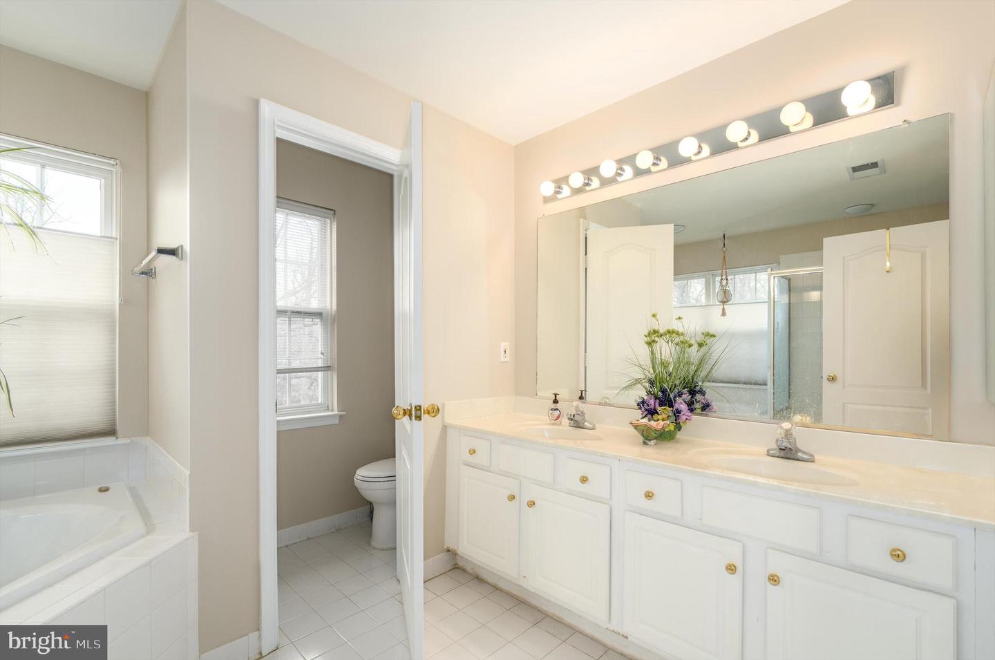 13082 PARK CRESCENT CIR, HERNDON, Virginia 20171, 3 Bedrooms Bedrooms, ,2 BathroomsBathrooms,Residential,For sale,13082 PARK CRESCENT CIR,VAFX2281656 MLS # VAFX2281656