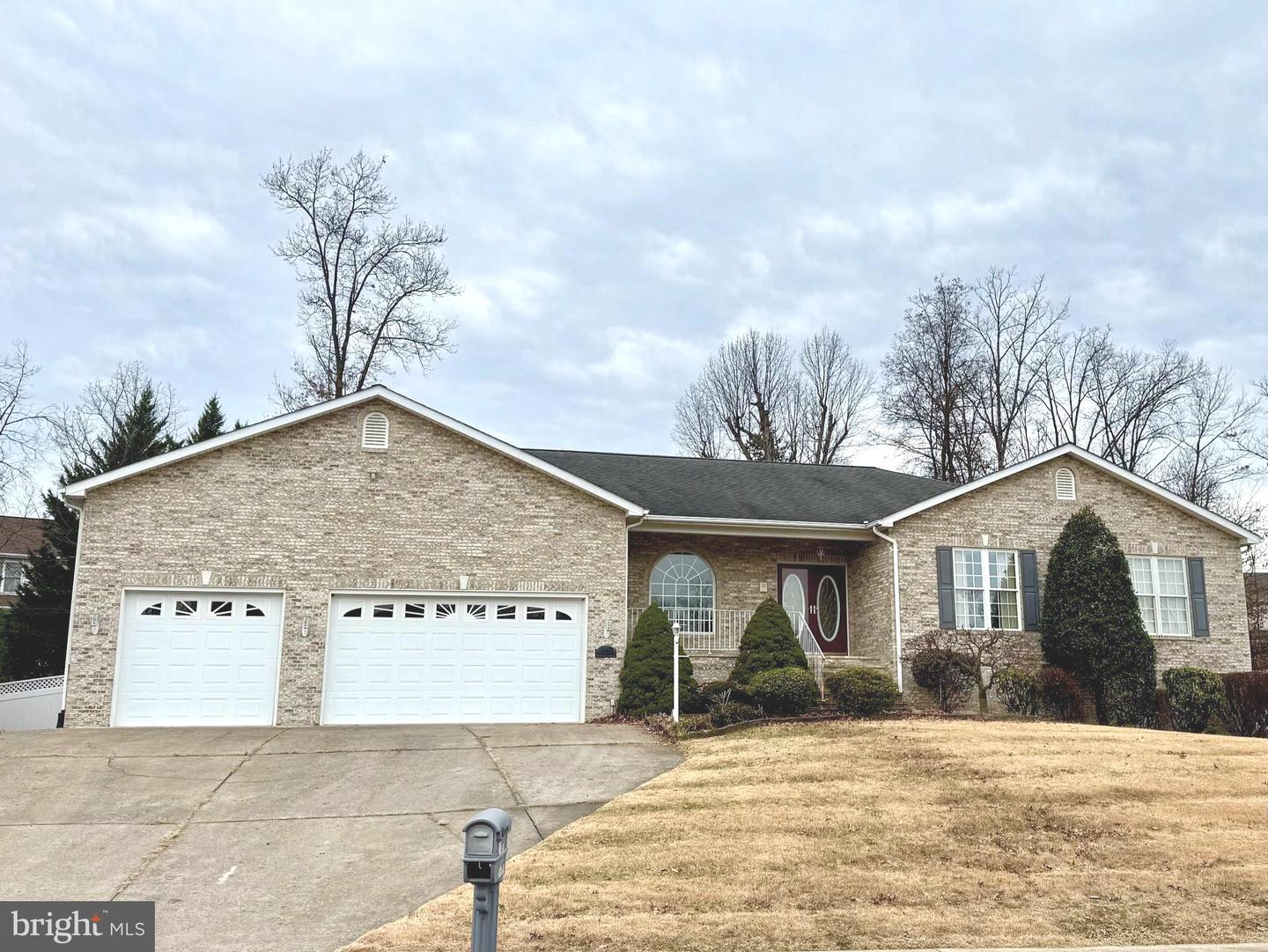 327 CLYDESDALE DR, STEPHENS CITY, Virginia 22655, 3 Bedrooms Bedrooms, ,3 BathroomsBathrooms,Residential,For sale,327 CLYDESDALE DR,VAFV2038390 MLS # VAFV2038390