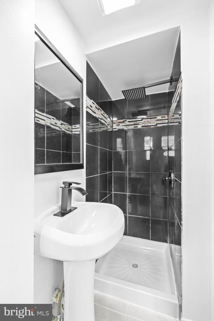 2420 I ST NW, WASHINGTON, District Of Columbia 20037, 3 Bedrooms Bedrooms, 9 Rooms Rooms,4 BathroomsBathrooms,Residential,For sale,2420 I ST NW,DCDC2234314 MLS # DCDC2234314