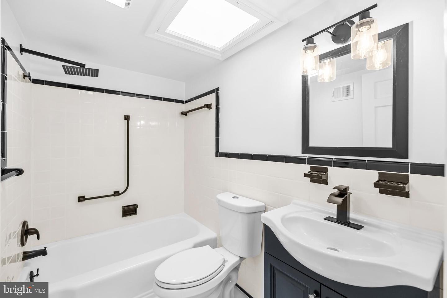 2420 I ST NW, WASHINGTON, District Of Columbia 20037, 3 Bedrooms Bedrooms, 9 Rooms Rooms,4 BathroomsBathrooms,Residential,For sale,2420 I ST NW,DCDC2234314 MLS # DCDC2234314