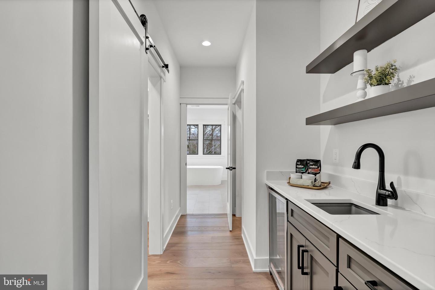 900 CAROLE CT SE, VIENNA, Virginia 22180, 6 Bedrooms Bedrooms, 22 Rooms Rooms,6 BathroomsBathrooms,Residential,For sale,900 CAROLE CT SE,VAFX2282006 MLS # VAFX2282006