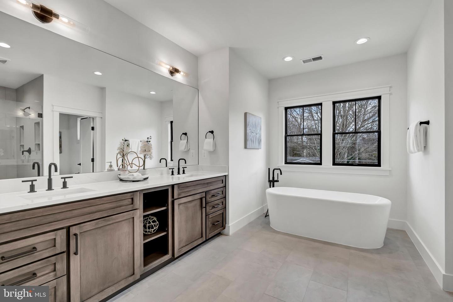 900 CAROLE CT SE, VIENNA, Virginia 22180, 6 Bedrooms Bedrooms, 22 Rooms Rooms,6 BathroomsBathrooms,Residential,For sale,900 CAROLE CT SE,VAFX2282006 MLS # VAFX2282006