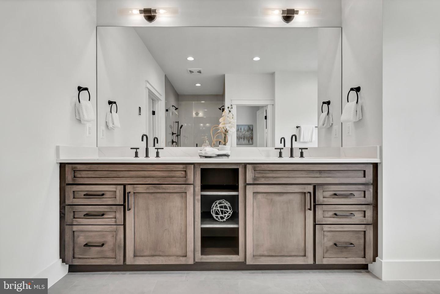 900 CAROLE CT SE, VIENNA, Virginia 22180, 6 Bedrooms Bedrooms, 22 Rooms Rooms,6 BathroomsBathrooms,Residential,For sale,900 CAROLE CT SE,VAFX2282006 MLS # VAFX2282006