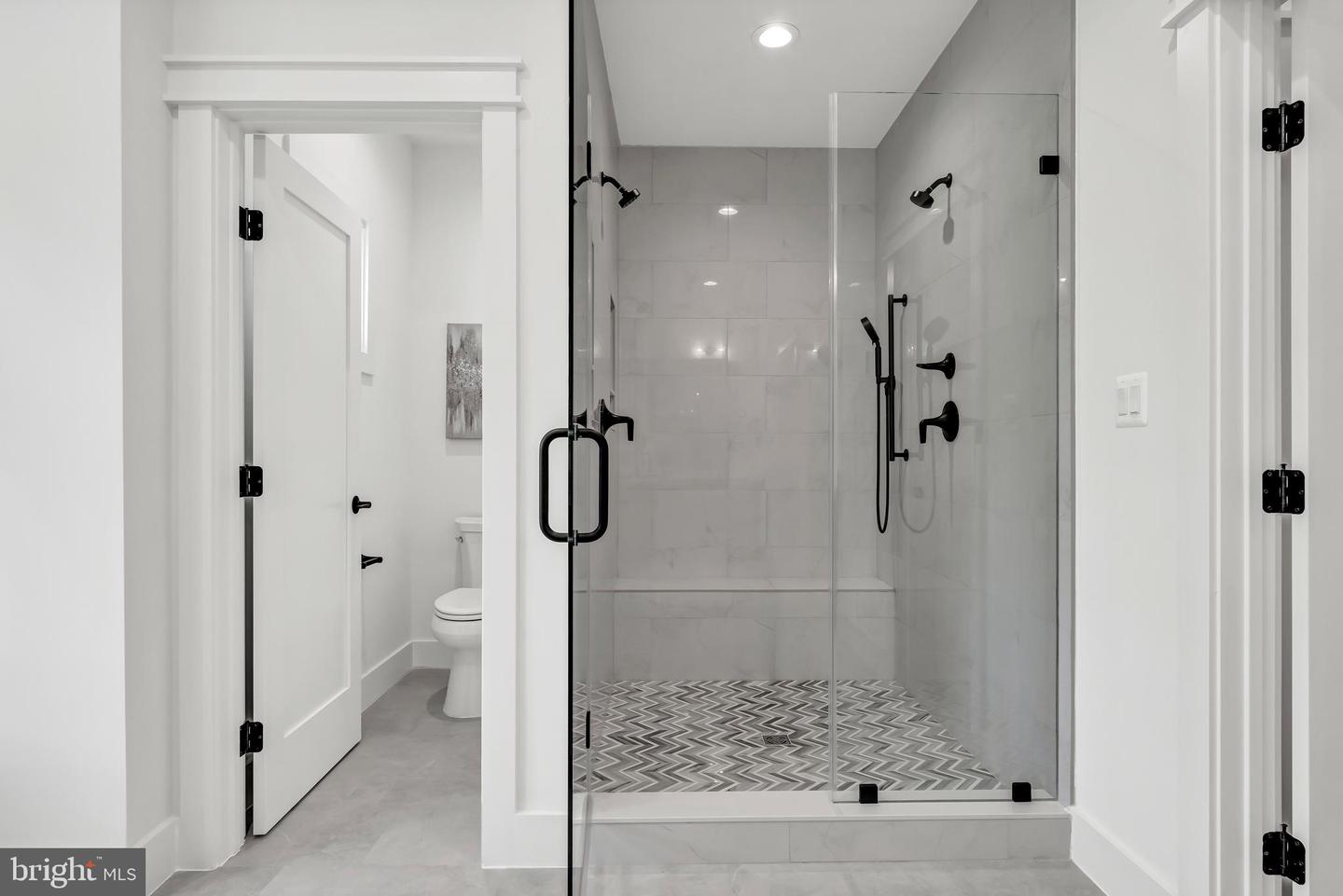 900 CAROLE CT SE, VIENNA, Virginia 22180, 6 Bedrooms Bedrooms, 22 Rooms Rooms,6 BathroomsBathrooms,Residential,For sale,900 CAROLE CT SE,VAFX2282006 MLS # VAFX2282006