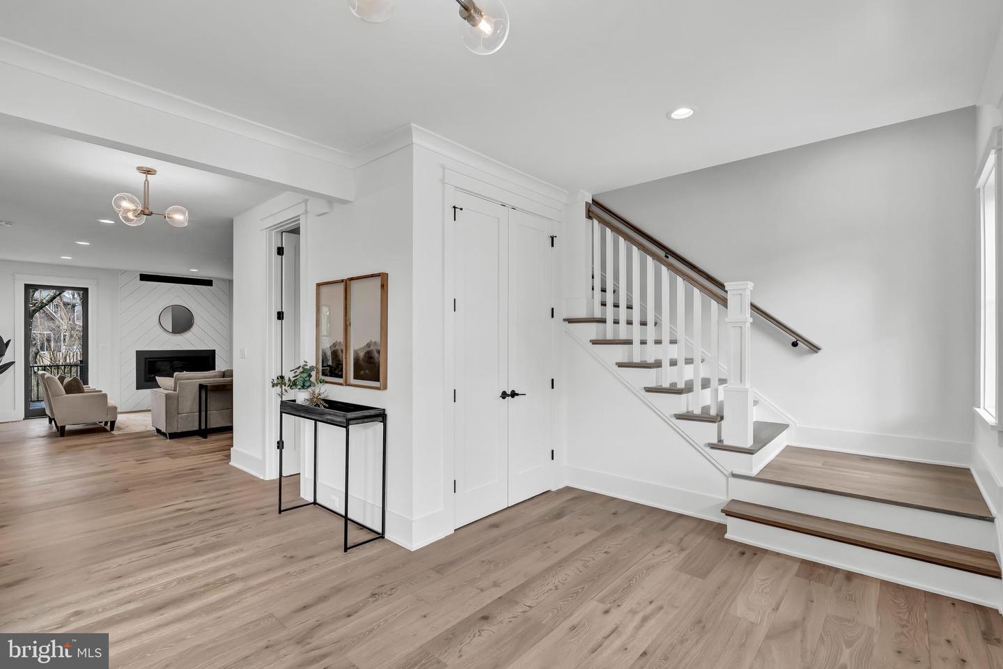 900 CAROLE CT SE, VIENNA, Virginia 22180, 6 Bedrooms Bedrooms, 22 Rooms Rooms,6 BathroomsBathrooms,Residential,For sale,900 CAROLE CT SE,VAFX2282006 MLS # VAFX2282006