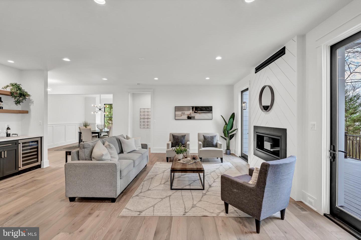 900 CAROLE CT SE, VIENNA, Virginia 22180, 6 Bedrooms Bedrooms, 22 Rooms Rooms,6 BathroomsBathrooms,Residential,For sale,900 CAROLE CT SE,VAFX2282006 MLS # VAFX2282006