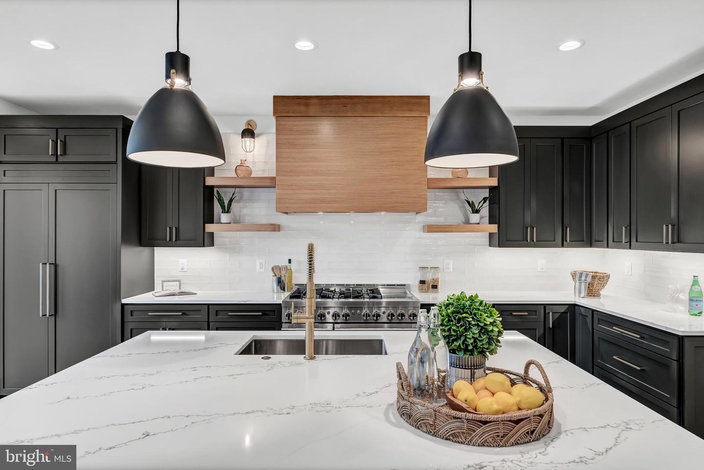 900 CAROLE CT SE, VIENNA, Virginia 22180, 6 Bedrooms Bedrooms, 22 Rooms Rooms,6 BathroomsBathrooms,Residential,For sale,900 CAROLE CT SE,VAFX2282006 MLS # VAFX2282006