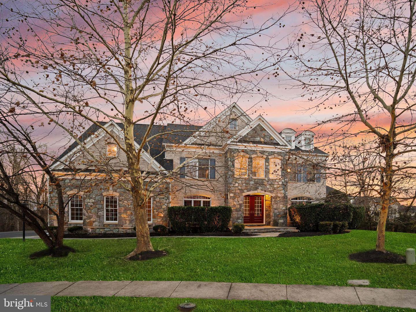 25729 SUMMERBANK CT, CHANTILLY, Virginia 20152, 4 Bedrooms Bedrooms, ,4 BathroomsBathrooms,Residential,For sale,25729 SUMMERBANK CT,VALO2112160 MLS # VALO2112160