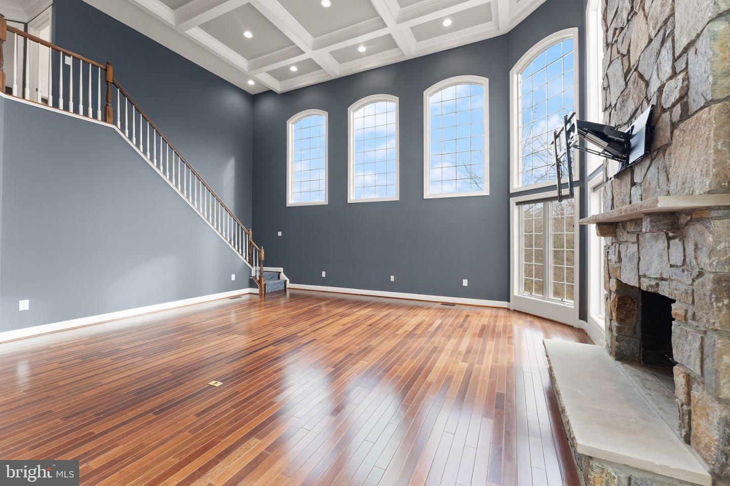 25729 SUMMERBANK CT, CHANTILLY, Virginia 20152, 4 Bedrooms Bedrooms, ,4 BathroomsBathrooms,Residential,For sale,25729 SUMMERBANK CT,VALO2112160 MLS # VALO2112160