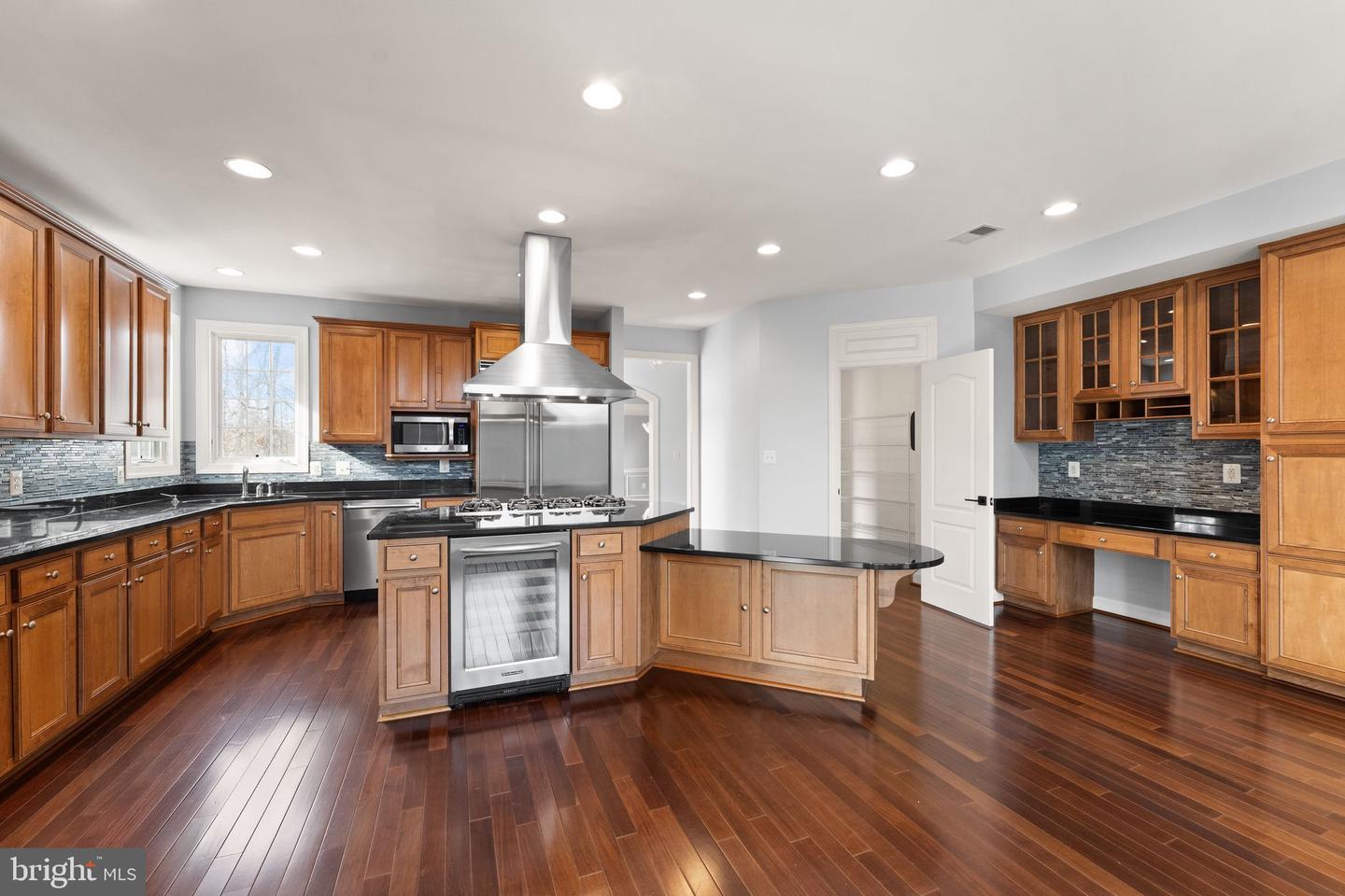 25729 SUMMERBANK CT, CHANTILLY, Virginia 20152, 4 Bedrooms Bedrooms, ,4 BathroomsBathrooms,Residential,For sale,25729 SUMMERBANK CT,VALO2112160 MLS # VALO2112160