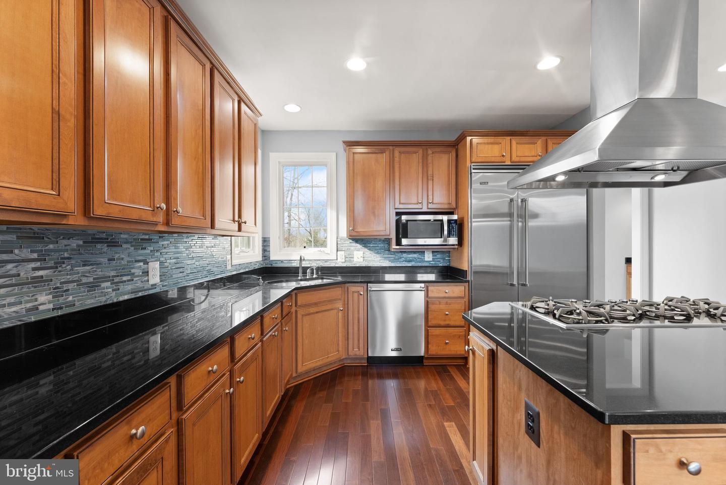 25729 SUMMERBANK CT, CHANTILLY, Virginia 20152, 4 Bedrooms Bedrooms, ,4 BathroomsBathrooms,Residential,For sale,25729 SUMMERBANK CT,VALO2112160 MLS # VALO2112160