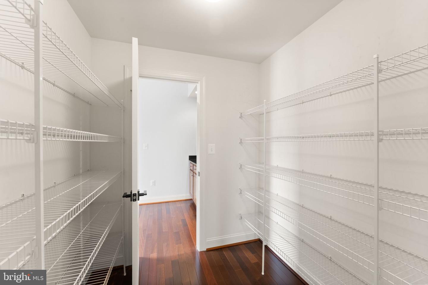 25729 SUMMERBANK CT, CHANTILLY, Virginia 20152, 4 Bedrooms Bedrooms, ,4 BathroomsBathrooms,Residential,For sale,25729 SUMMERBANK CT,VALO2112160 MLS # VALO2112160