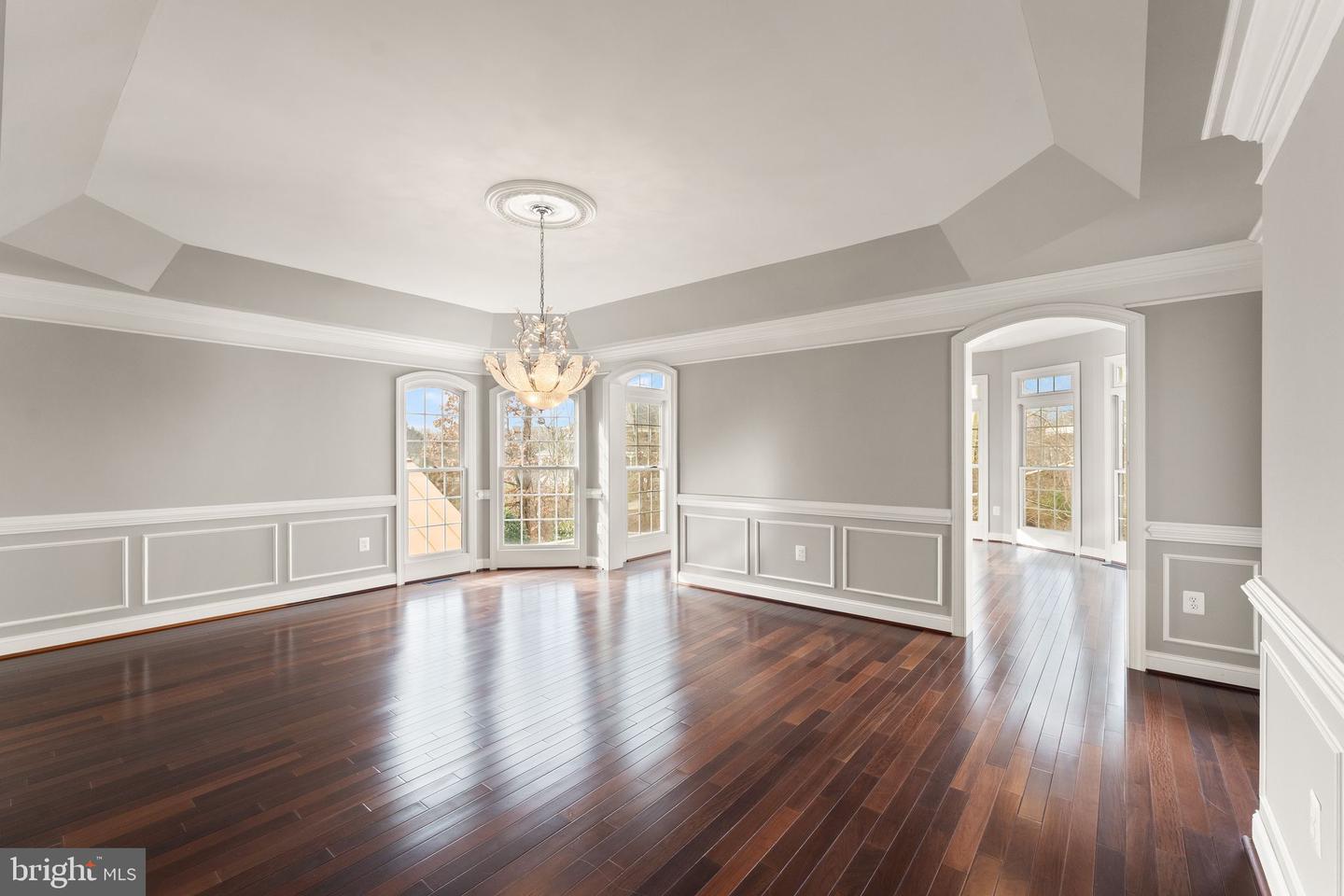 25729 SUMMERBANK CT, CHANTILLY, Virginia 20152, 4 Bedrooms Bedrooms, ,4 BathroomsBathrooms,Residential,For sale,25729 SUMMERBANK CT,VALO2112160 MLS # VALO2112160