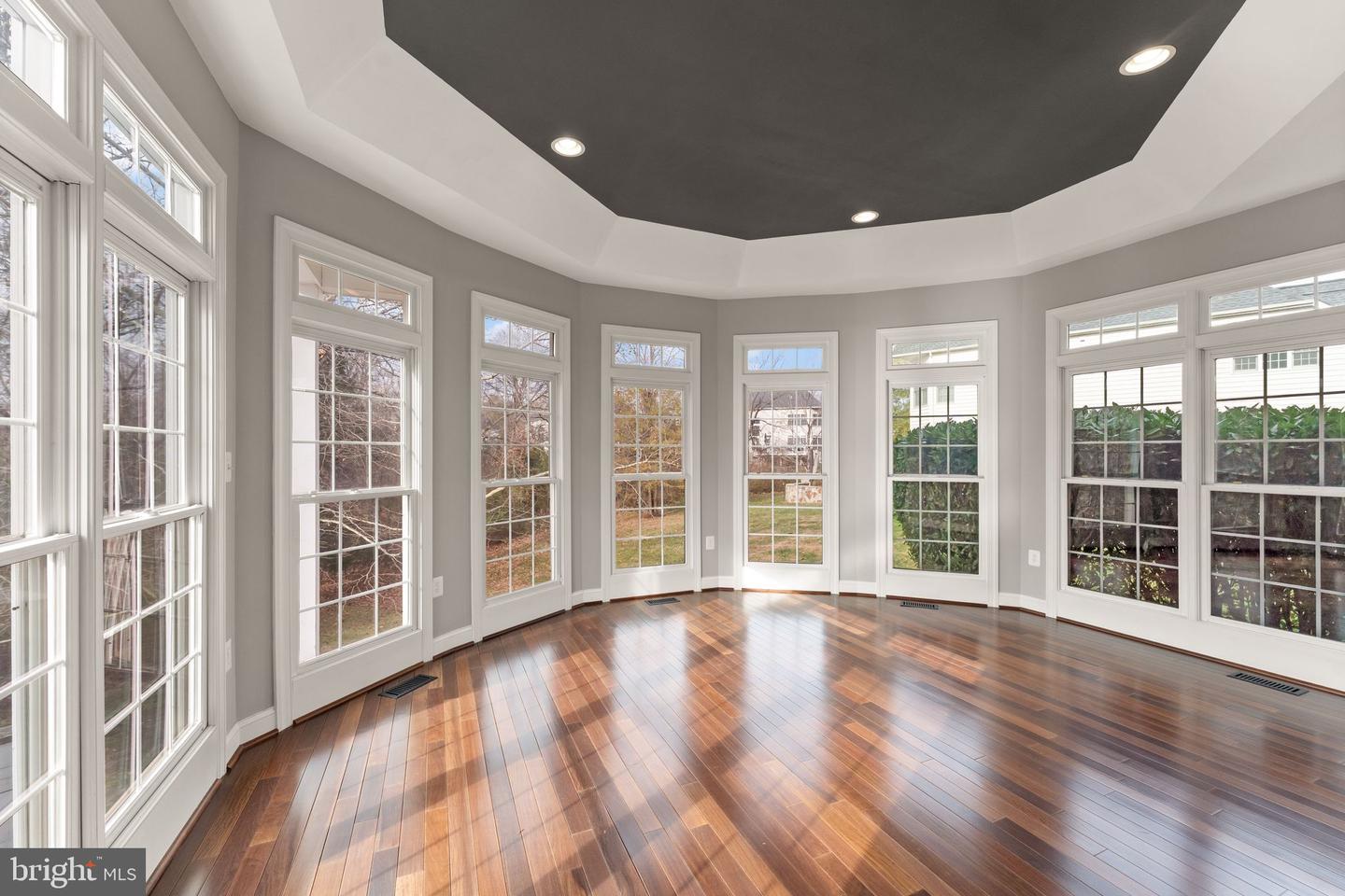 25729 SUMMERBANK CT, CHANTILLY, Virginia 20152, 4 Bedrooms Bedrooms, ,4 BathroomsBathrooms,Residential,For sale,25729 SUMMERBANK CT,VALO2112160 MLS # VALO2112160