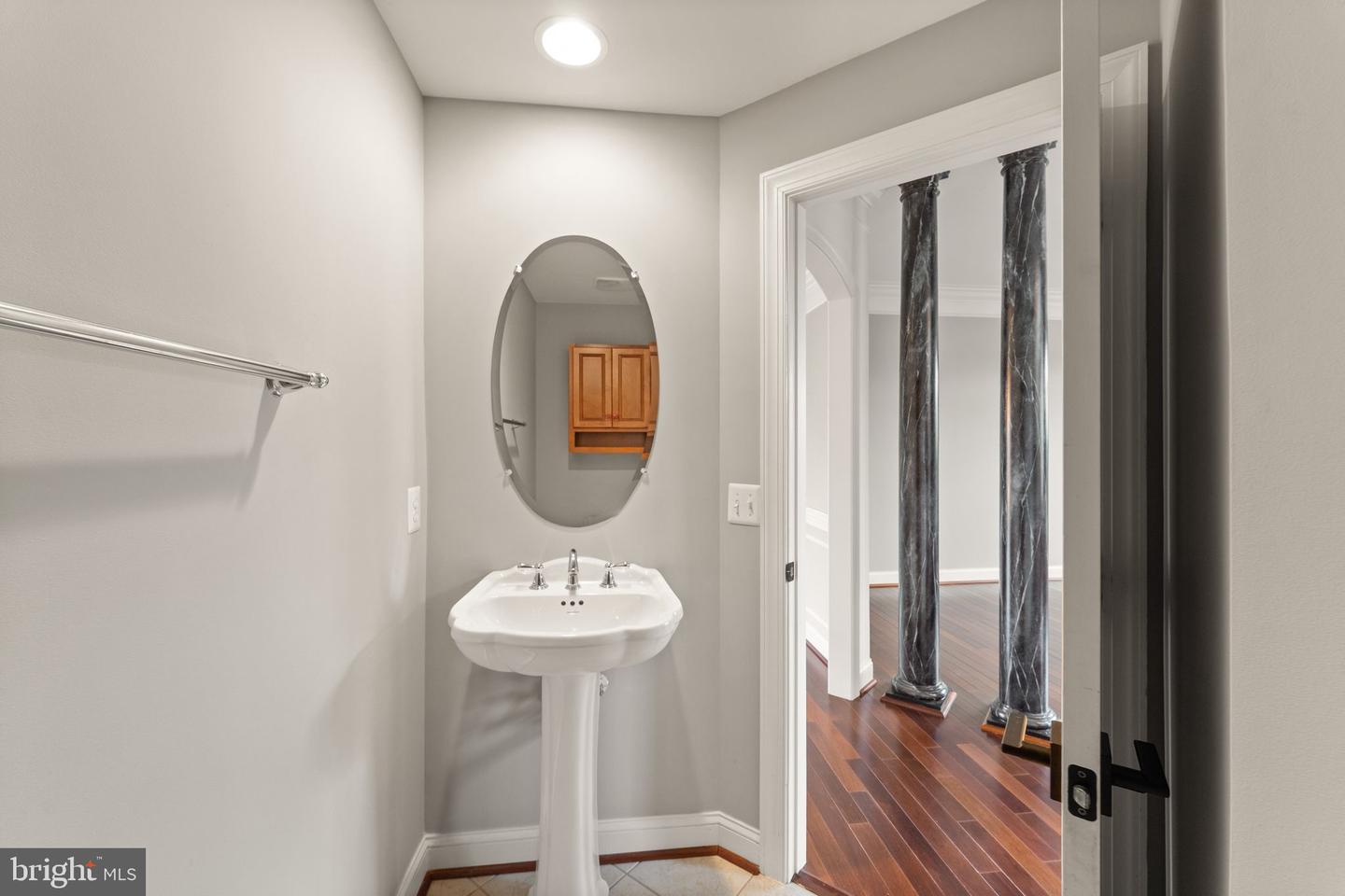 25729 SUMMERBANK CT, CHANTILLY, Virginia 20152, 4 Bedrooms Bedrooms, ,4 BathroomsBathrooms,Residential,For sale,25729 SUMMERBANK CT,VALO2112160 MLS # VALO2112160