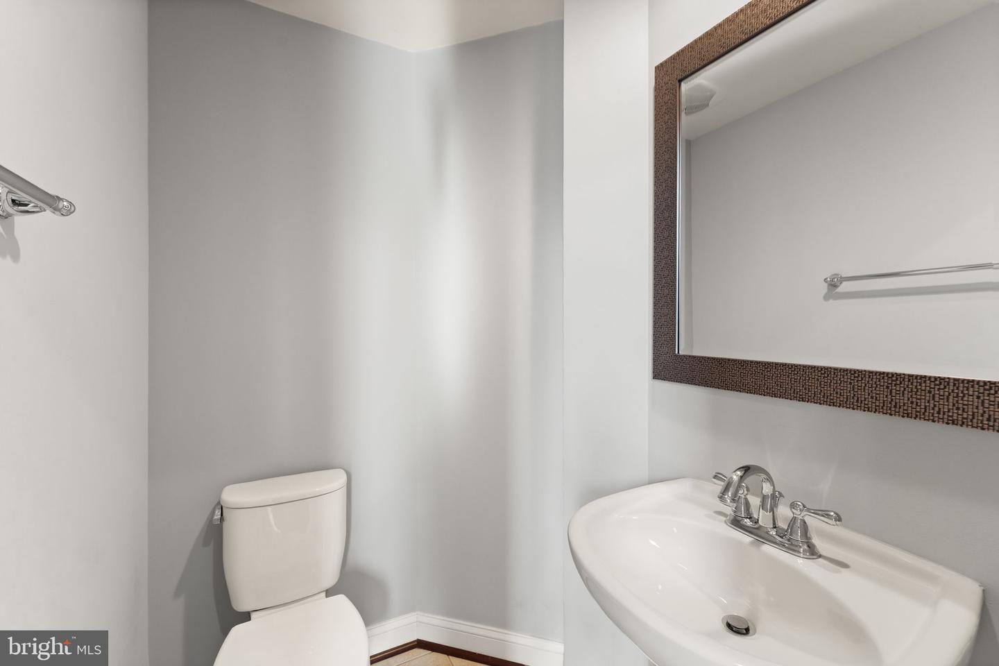 25729 SUMMERBANK CT, CHANTILLY, Virginia 20152, 4 Bedrooms Bedrooms, ,4 BathroomsBathrooms,Residential,For sale,25729 SUMMERBANK CT,VALO2112160 MLS # VALO2112160