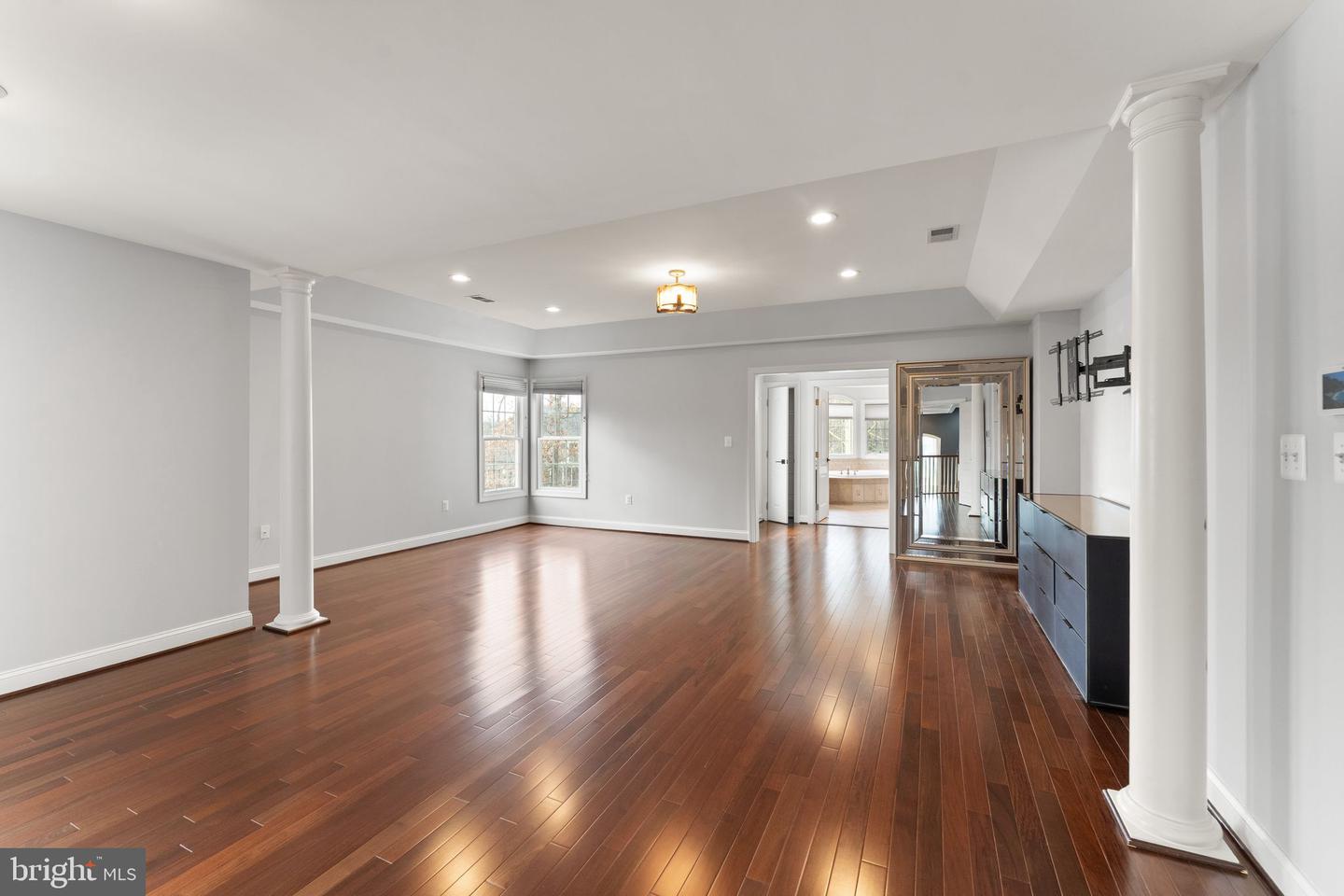 25729 SUMMERBANK CT, CHANTILLY, Virginia 20152, 4 Bedrooms Bedrooms, ,4 BathroomsBathrooms,Residential,For sale,25729 SUMMERBANK CT,VALO2112160 MLS # VALO2112160