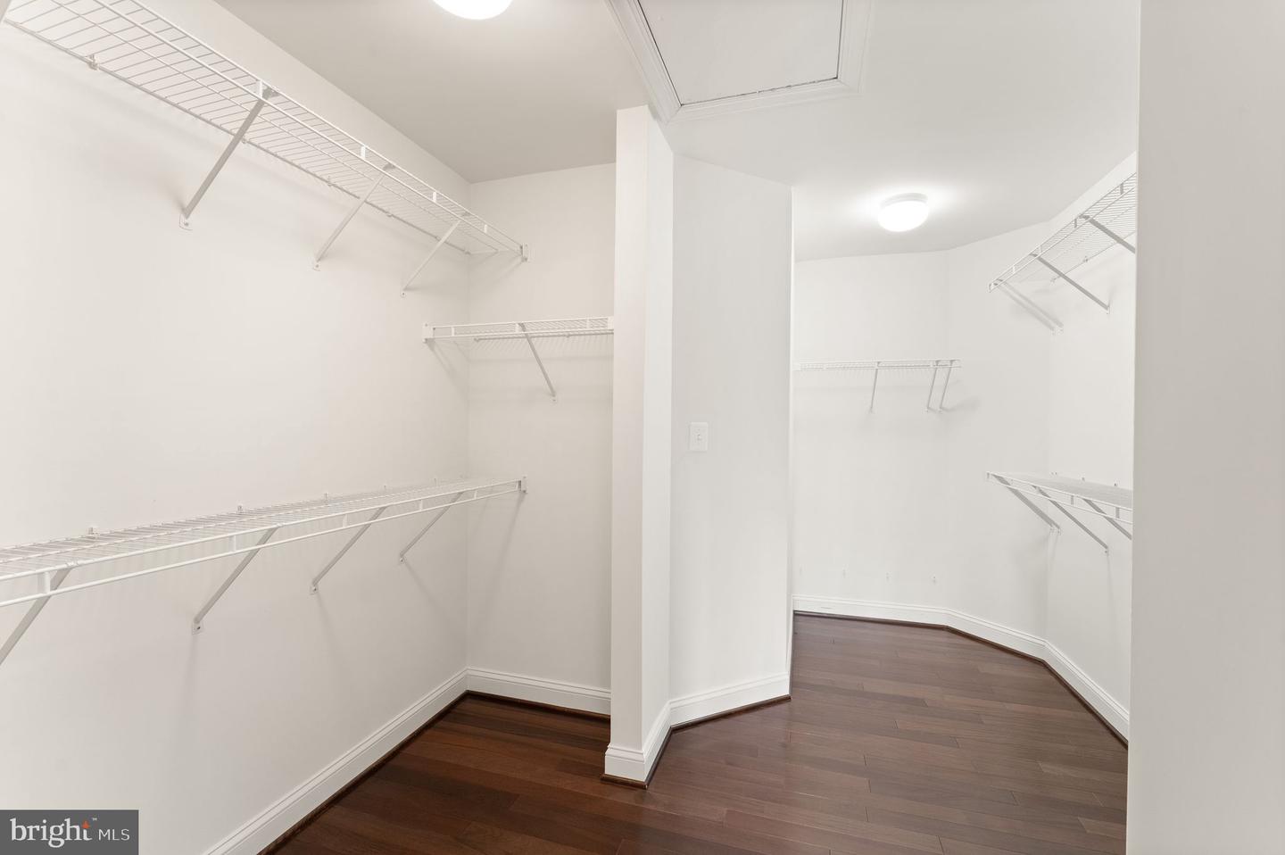 25729 SUMMERBANK CT, CHANTILLY, Virginia 20152, 4 Bedrooms Bedrooms, ,4 BathroomsBathrooms,Residential,For sale,25729 SUMMERBANK CT,VALO2112160 MLS # VALO2112160