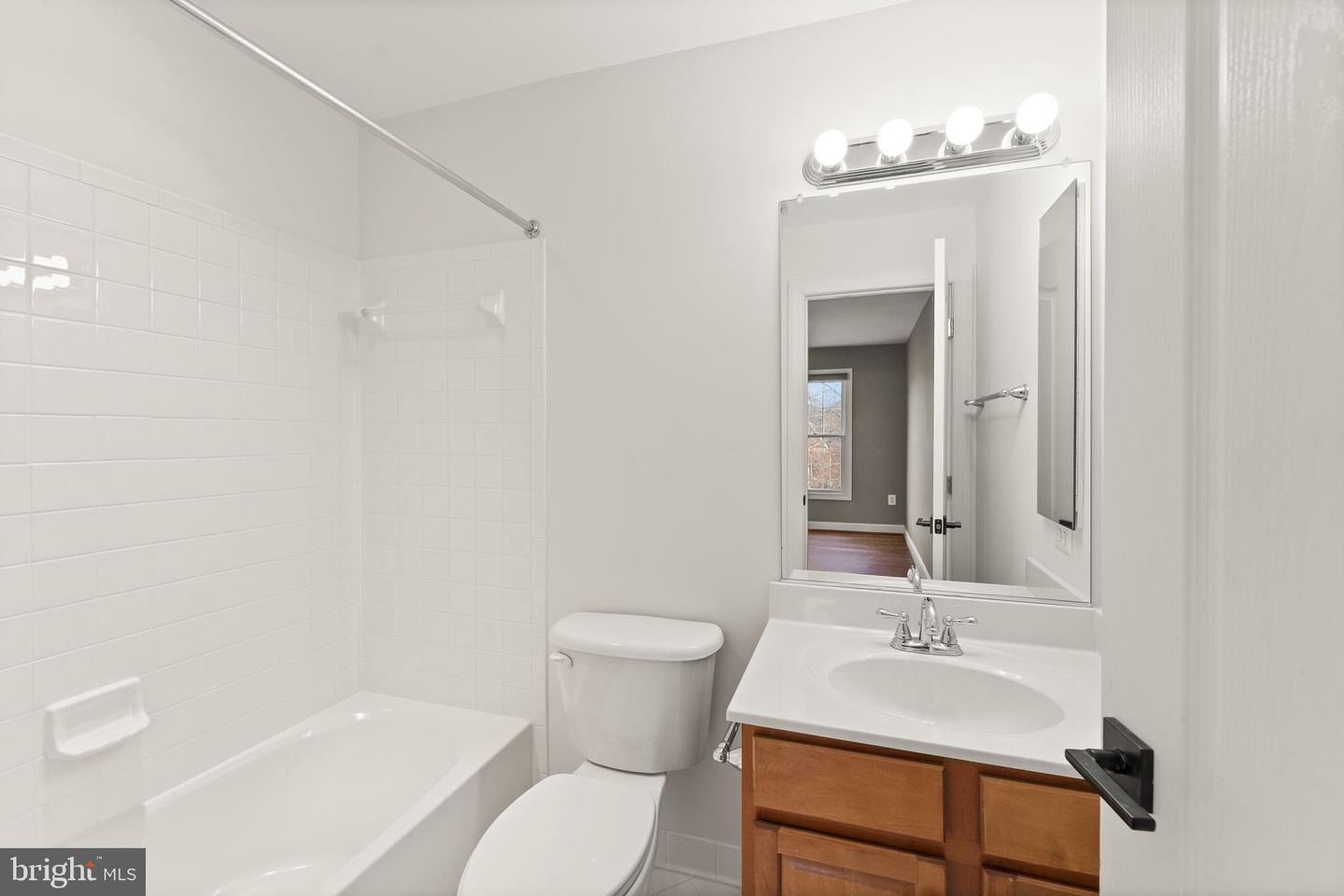 25729 SUMMERBANK CT, CHANTILLY, Virginia 20152, 4 Bedrooms Bedrooms, ,4 BathroomsBathrooms,Residential,For sale,25729 SUMMERBANK CT,VALO2112160 MLS # VALO2112160